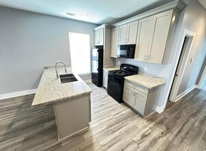 2670 Jasmine St in New Orleans, LA - Foto de edificio - Building Photo