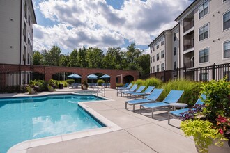 The Cosmopolitan at Lorton Station in Lorton, VA - Foto de edificio - Building Photo