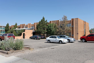 Mid Campus Apartments in Albuquerque, NM - Building Photo - Building Photo