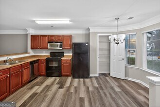 837 Crestwell Cir in Atlanta, GA - Building Photo - Building Photo