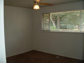 9725 Lake Steilacoom Dr SW in Lakewood, WA - Building Photo - Building Photo