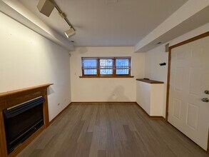 1969 W Evergreen Ave, Unit G in Chicago, IL - Foto de edificio - Building Photo