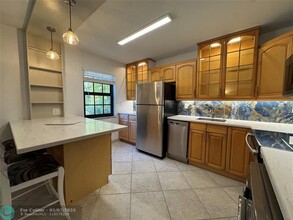815 NE 28th St in Wilton Manors, FL - Building Photo - Building Photo