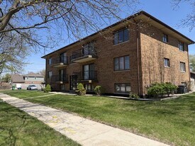 8659 Meade Ave in Burbank, IL - Building Photo