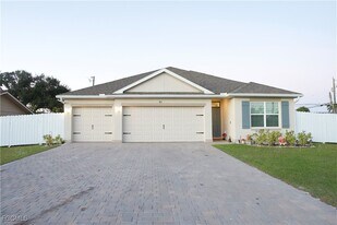 413 SE 4th St in Cape Coral, FL - Building Photo