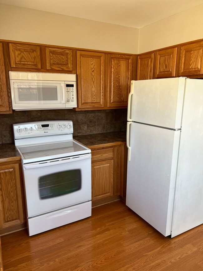 1531 Redwood Ave in Akron, OH - Foto de edificio - Building Photo