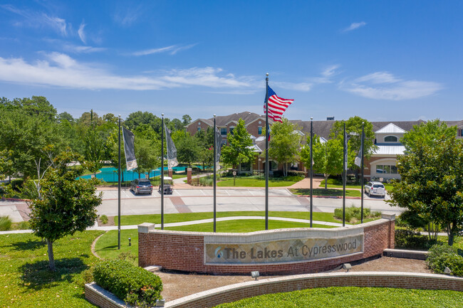 The Lakes at Cypresswood in Houston, TX - Foto de edificio - Building Photo