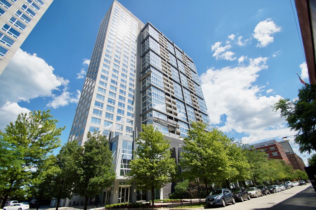 1901 S Calumet Ave, Unit 2602 in Chicago, IL - Building Photo