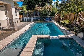 1160 NE 98th St in Miami Shores, FL - Building Photo - Building Photo