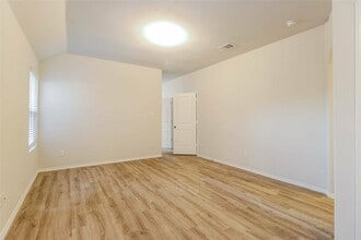 376 Upper Creek Dr in Willis, TX - Building Photo - Building Photo