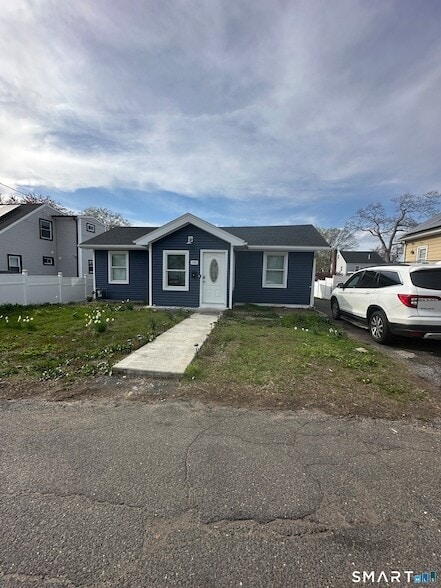 180 Pleasantview Ave in Bridgeport, CT - Foto de edificio - Building Photo