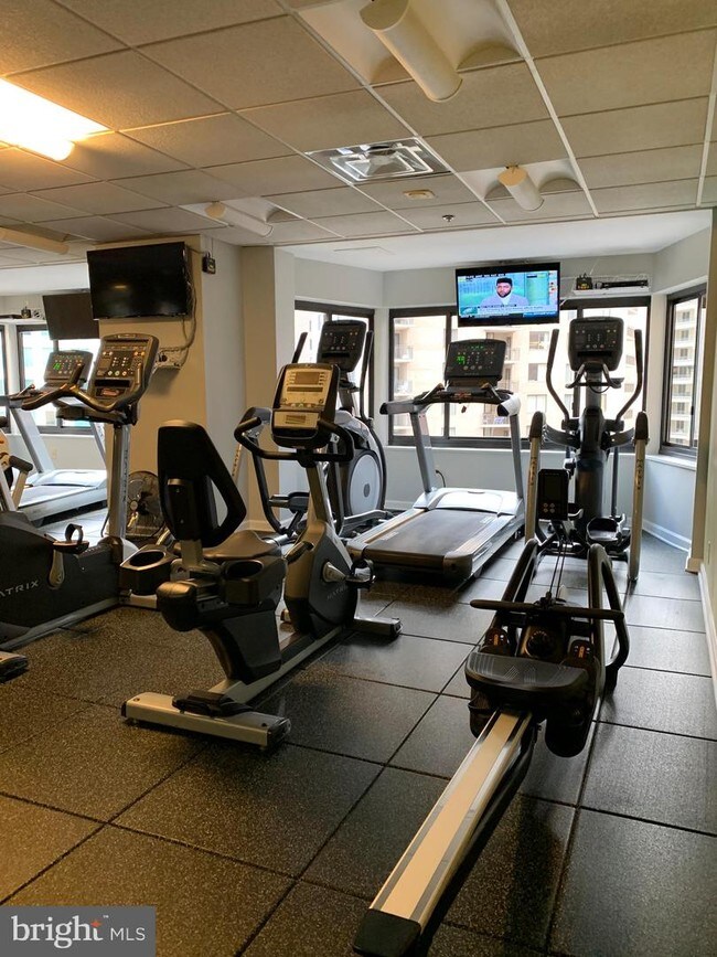 900 N Stafford St-Unit -903 in Arlington, VA - Building Photo - Building Photo