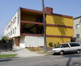 947 Menlo Ave in Los Angeles, CA - Building Photo - Building Photo