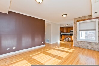 3040 W Diversey Ave, Unit 2S in Chicago, IL - Building Photo - Building Photo