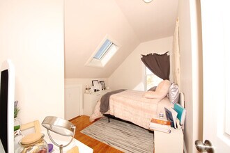 62 Bedford St, Unit 2 in Waltham, MA - Building Photo - Building Photo