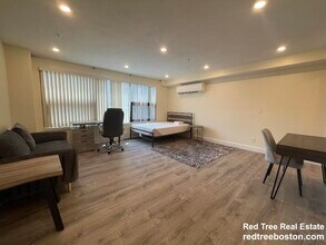 1026 Commonwealth Ave, Unit 202 in Boston, MA - Foto de edificio - Building Photo