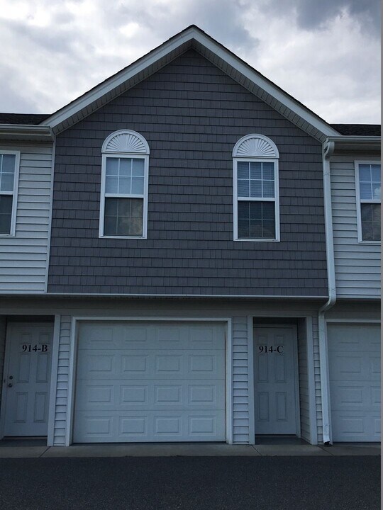 914 Brawley School Rd in Mooresville, NC - Building Photo