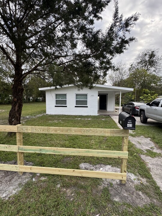 403 E Lake St in Palatka, FL - Building Photo