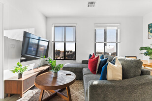 600 Broadway-SI ID1240312P, Unit SI ID1240312P in Everett, MA - Building Photo