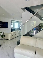 10414 NW 67th St in Doral, FL - Building Photo - Building Photo