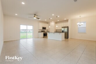 601 Crown Rose Dr in Eagle Lake, FL - Building Photo - Building Photo