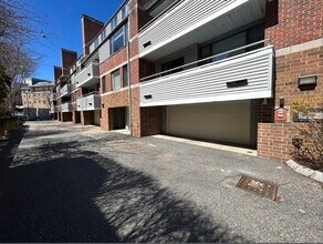 17 Baldwin St, Unit #1 in Newton, MA - Foto de edificio - Building Photo