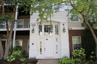 3333 Stratford Ct in Lake Bluff, IL - Building Photo