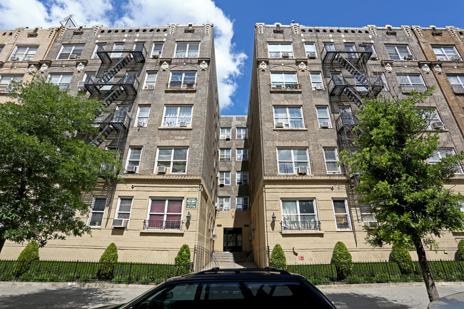 192-198 Nagle Ave in New York, NY - Building Photo - Building Photo