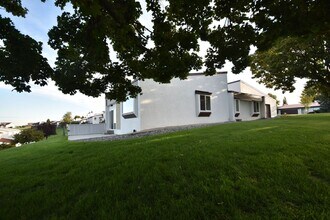 518 Fairway Dr in Richland, WA - Building Photo - Building Photo