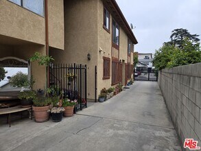 1233 Tamarind Ave in Los Angeles, CA - Building Photo - Building Photo