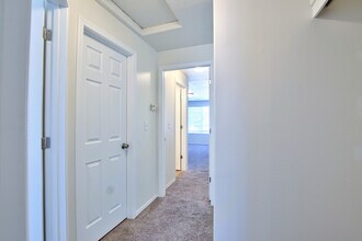 8320 SE Franklin St in Portland, OR - Foto de edificio - Building Photo