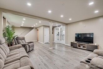 19 W Edward St in Iselin, NJ - Foto de edificio - Building Photo