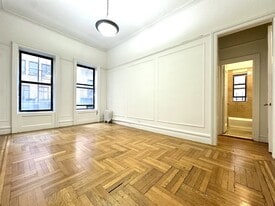 664 W 163rd St in New York, NY - Building Photo
