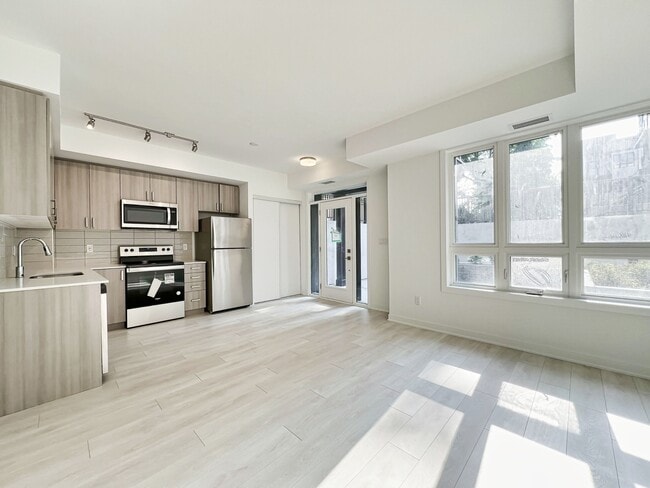 4045-4045 Hickory Dr in Mississauga, ON - Building Photo - Building Photo
