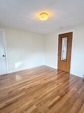 188 Lexington St in Newton, MA - Building Photo - Building Photo