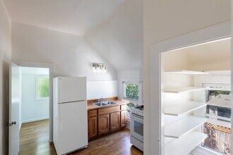 214 W Ortega St in Santa Barbara, CA - Building Photo - Building Photo