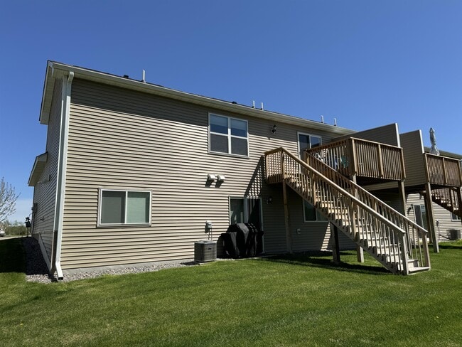 1038 White Tail Ln in Montrose, MN - Building Photo - Building Photo