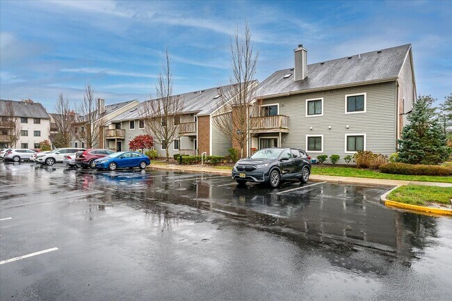 211 Ravens Crest Dr in Plainsboro, NJ - Building Photo - Building Photo