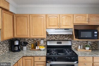 2624 Redcoat Dr, Unit 159 in Alexandria, VA - Foto de edificio - Building Photo