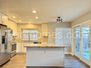 13513 Hike Ln in San Diego, CA - Building Photo - Building Photo