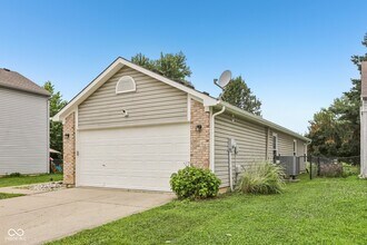 4704 Whitview Ln in Indianapolis, IN - Building Photo - Building Photo