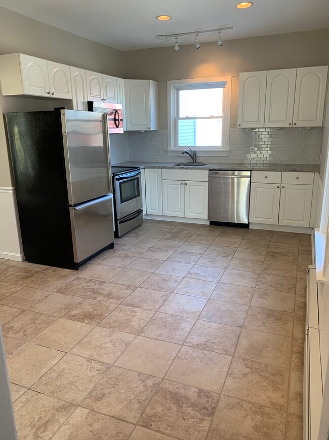 3 Central St, Unit Apt 2 in Westborough, MA - Building Photo - Building Photo