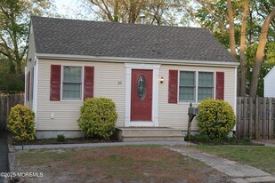 21 Coolidge Dr in Brick, NJ - Building Photo
