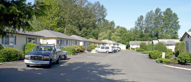 Carlyle Court Apartments in Lakewood, WA - Building Photo - Building Photo