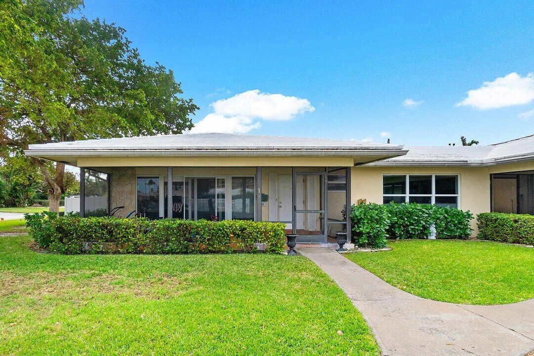 2757 NE 29th Ave in Lighthouse Point, FL - Building Photo