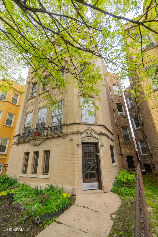 6251 N Oakley Ave in Chicago, IL - Building Photo - Building Photo