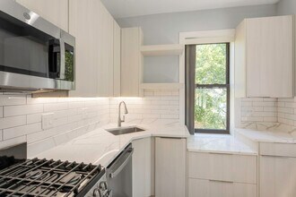 1320 W Birchwood Ave in Chicago, IL - Building Photo - Building Photo