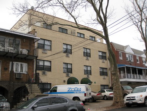 110-34 55th Ave in Corona, NY - Foto de edificio - Building Photo