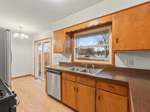 327 Wallace Ave in Crystal Lake, IL - Building Photo - Building Photo