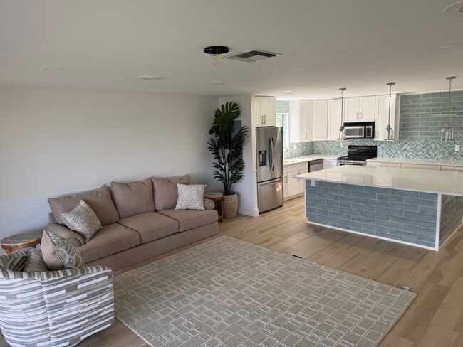 360 Wilma Cir in West Palm Beach, FL - Foto de edificio - Building Photo